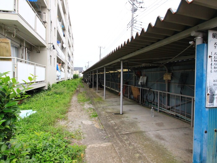 物件外観写真3　(駐輪場)