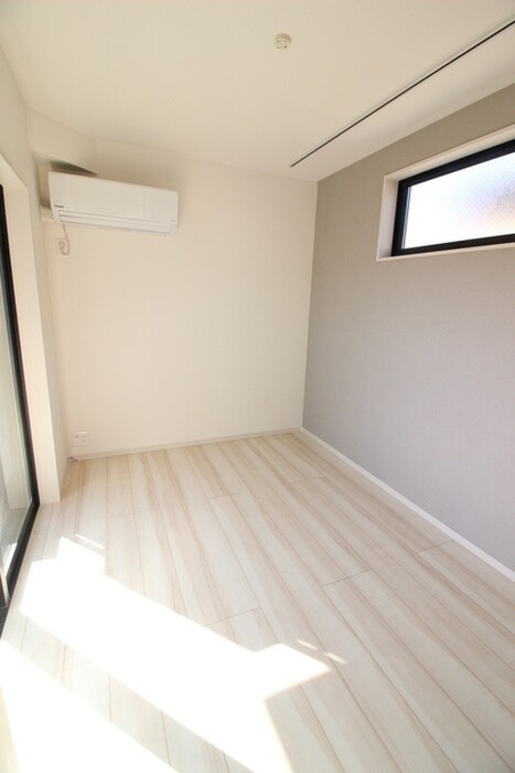 物件内観写真8　(室内からの展望)