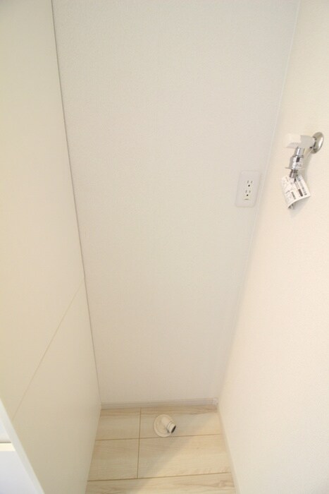 物件内観写真15　(洗濯機置場)