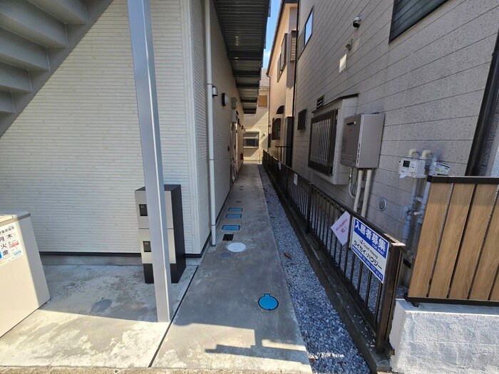 物件外観写真6　(エントランス部分)