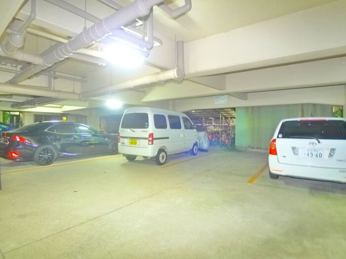 物件外観写真5　(駐車場)