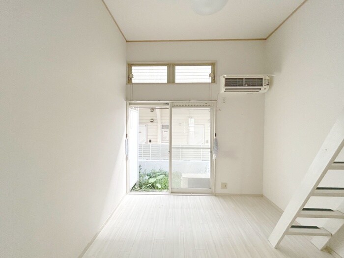 物件内観写真18　(室内からの展望)