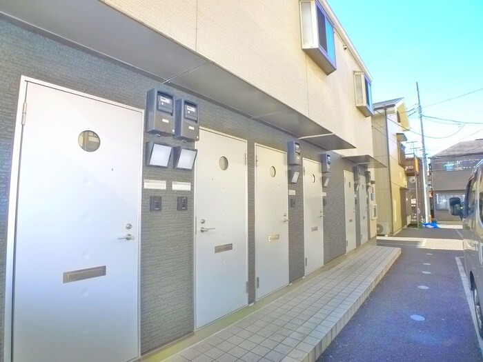 物件外観写真3　(エントランス部分)