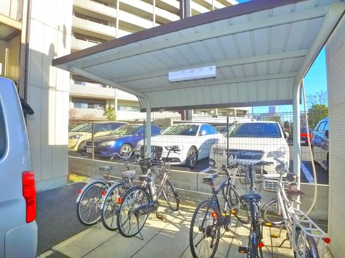 物件外観写真4　(駐輪場)