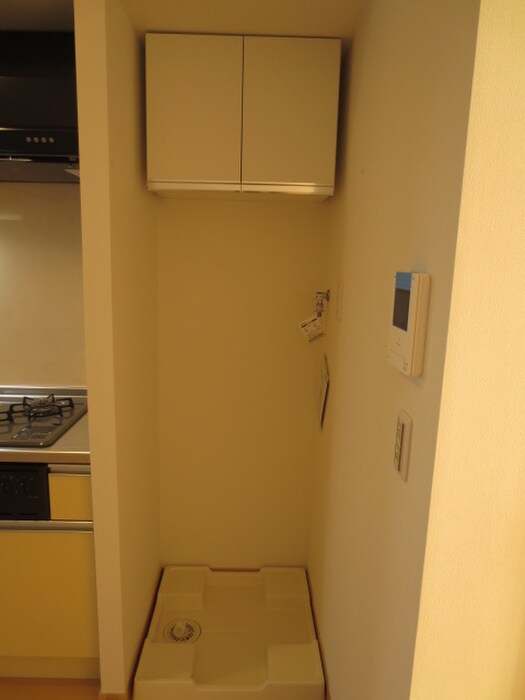 物件内観写真10　(洗濯機置場)