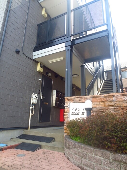 物件外観写真4　(エントランス部分)