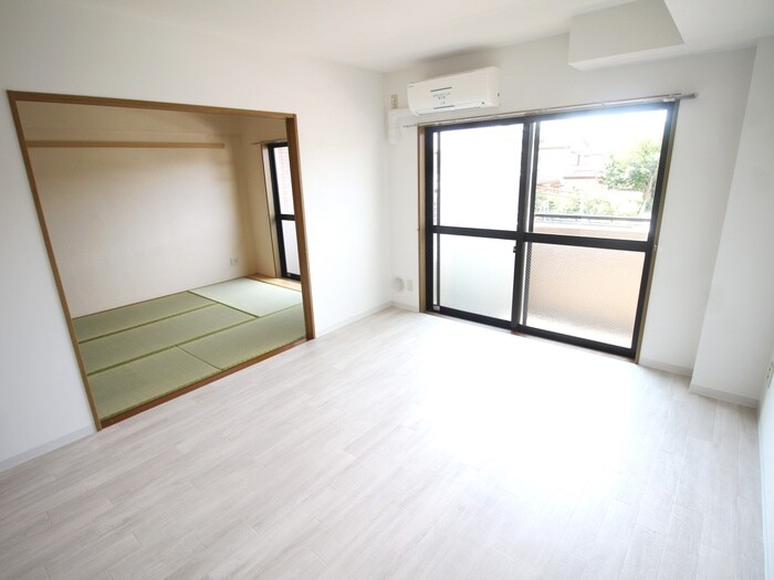 物件内観写真9　(室内からの展望)