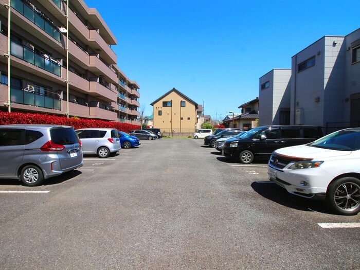 物件外観写真4　(駐車場)