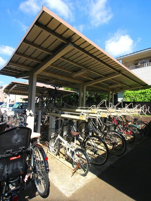 物件外観写真5　(駐輪場)