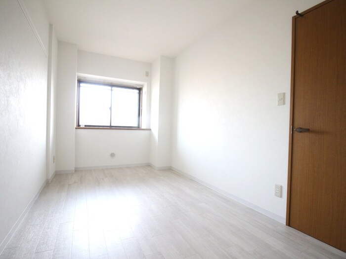 物件内観写真16　(玄関)