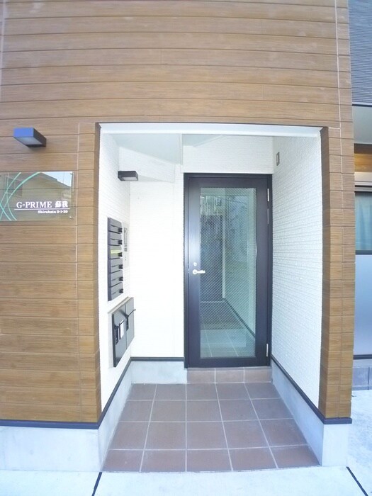 物件外観写真3　(エントランス部分)