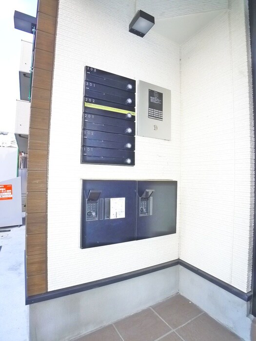 物件外観写真5　(エントランス部分)