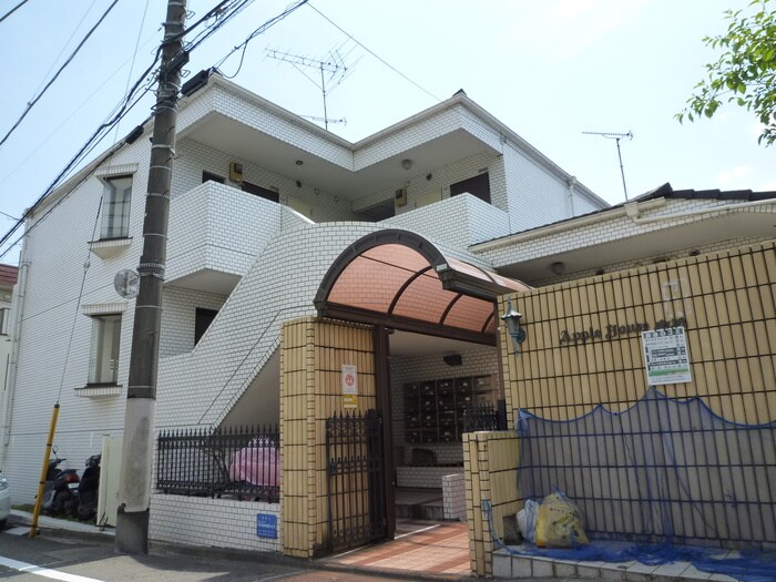 物件外観写真1　(エントランス部分)