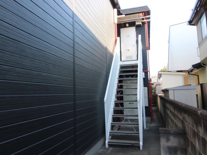 物件外観写真4　(エントランス部分)