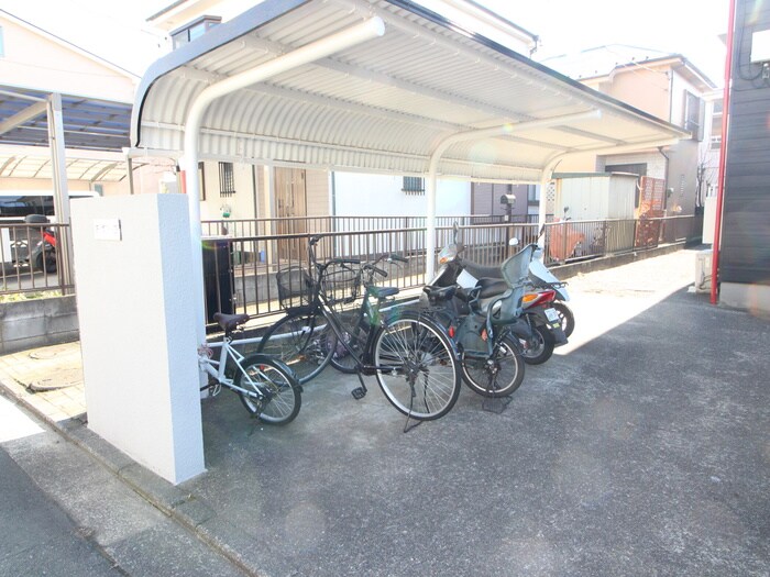 物件外観写真5　(駐輪場)