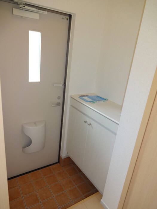 物件内観写真16　(玄関)