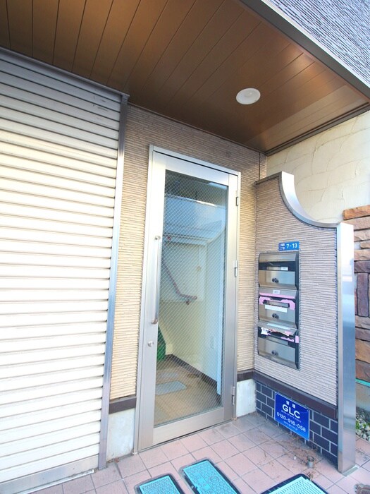 物件外観写真2　(エントランス部分)