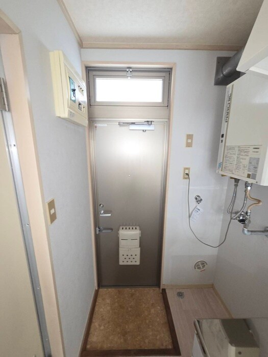 物件内観写真7　(玄関)