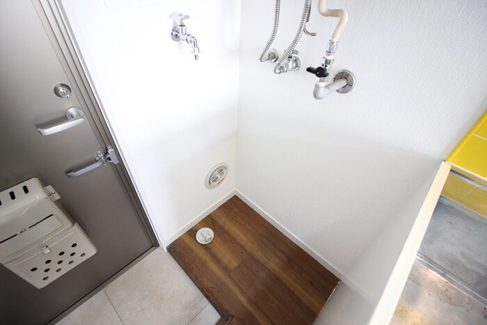 物件内観写真8　(洗濯機置場)