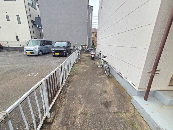 物件外観写真4　(駐輪場)