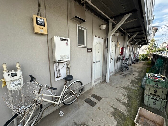 物件外観写真3　(エントランス部分)