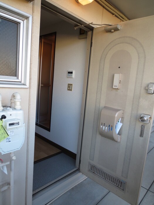 物件内観写真13　(玄関)