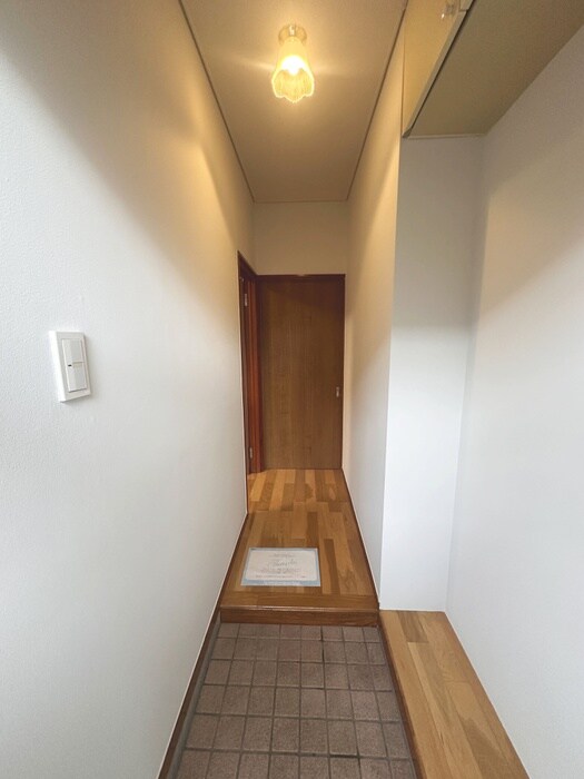 物件内観写真16　(玄関)