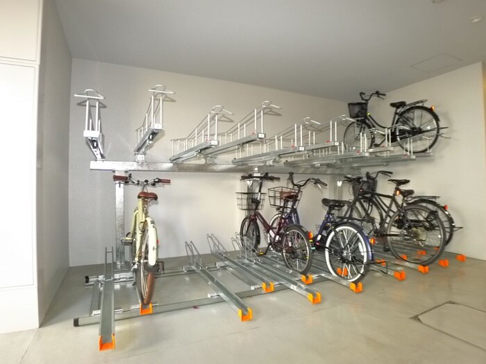 物件外観写真3　(駐輪場)