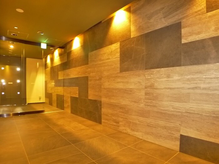 物件外観写真5　(エントランス部分)