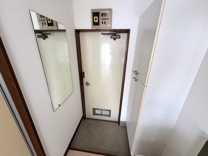 物件内観写真16　(玄関)