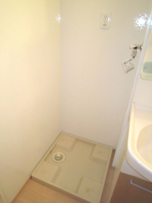 物件内観写真12　(洗濯機置場)