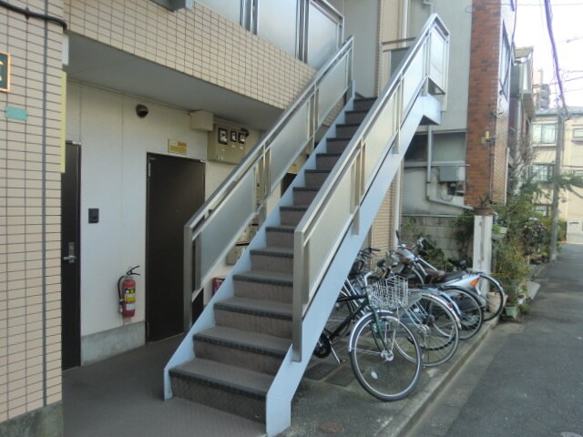 物件外観写真3　(エントランス部分)