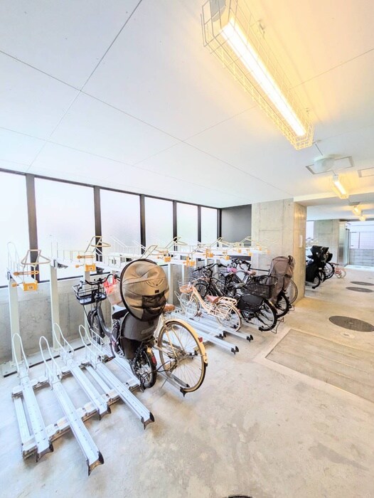 物件外観写真4　(駐輪場)