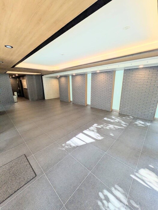 物件外観写真6　(エントランス部分)