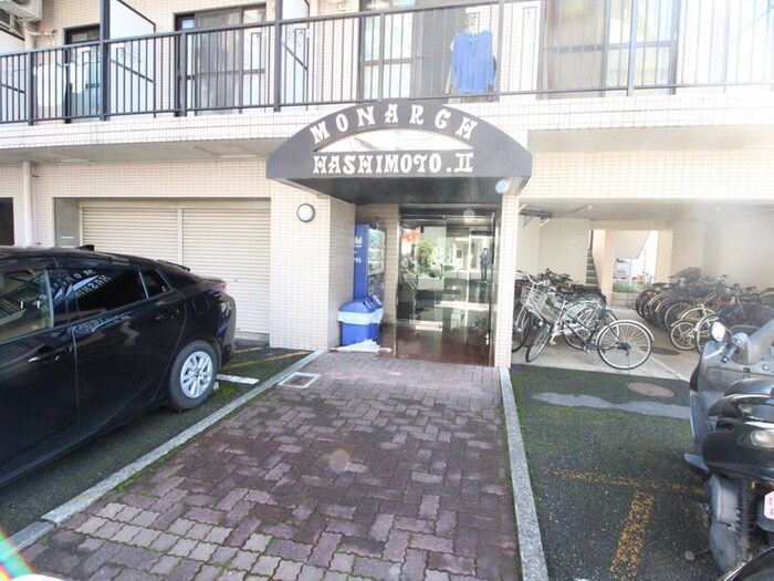 物件外観写真2　(エントランス部分)