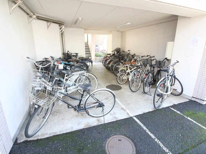 物件外観写真4　(駐輪場)