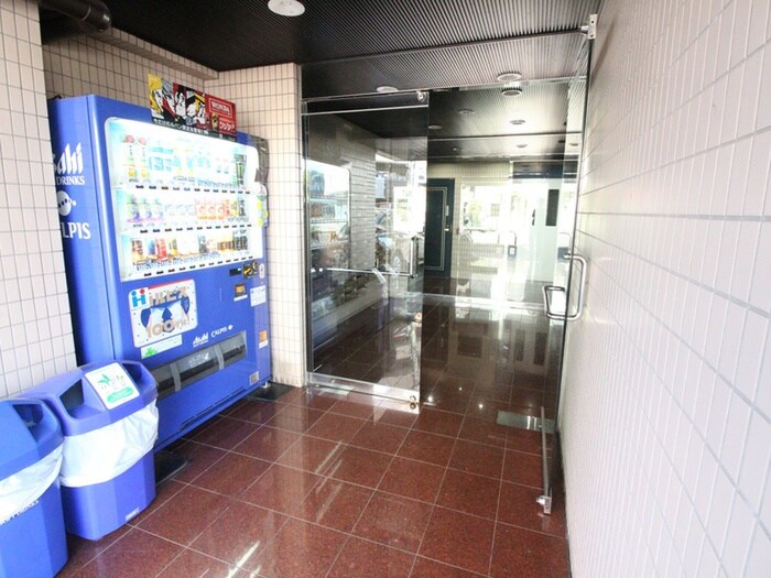 物件外観写真6　(エントランス部分)