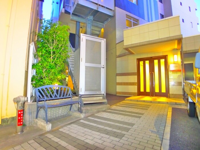 物件外観写真3　(エントランス部分)