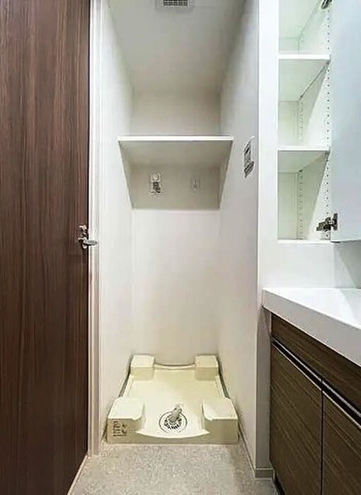 物件内観写真15　(洗濯機置場)