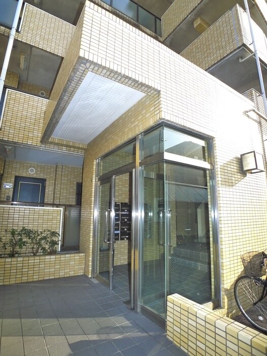 物件外観写真2　(エントランス部分)