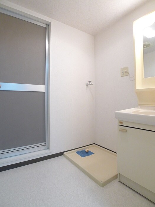 物件内観写真13　(洗濯機置場)