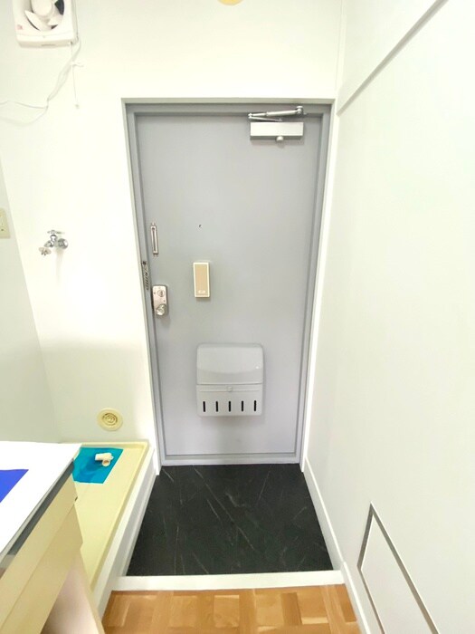 物件内観写真16　(玄関)