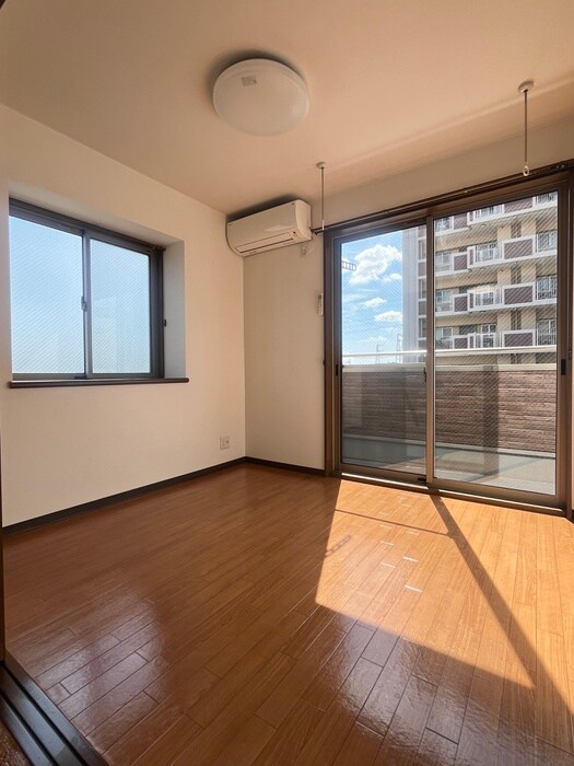 物件内観写真6　(室内からの展望)