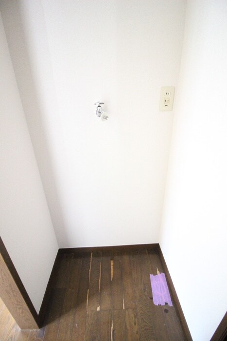 物件内観写真12　(洗濯機置場)