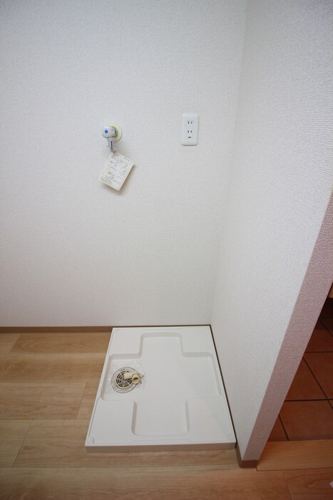 物件内観写真10　(洗濯機置場)