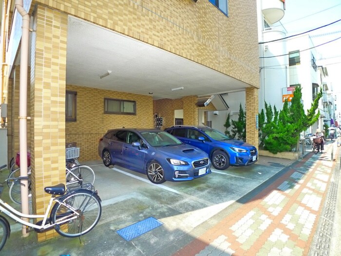 物件外観写真6　(駐車場)