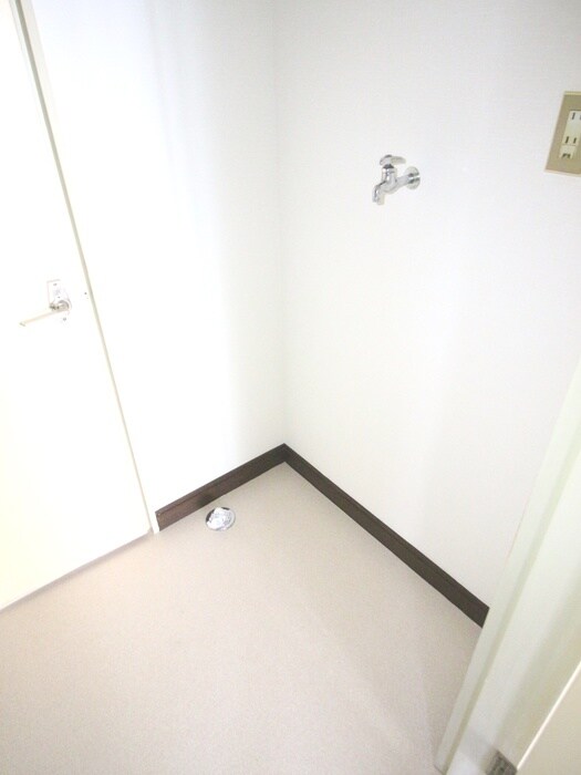 物件内観写真15　(洗濯機置場)