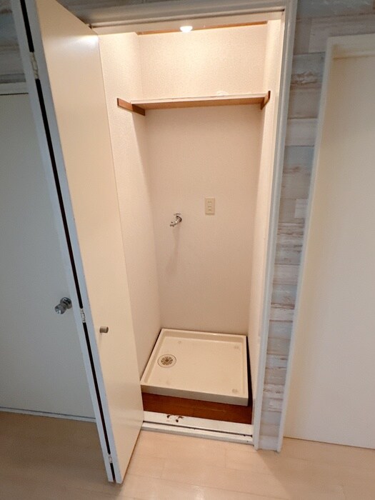 物件内観写真18　(洗濯機置場)