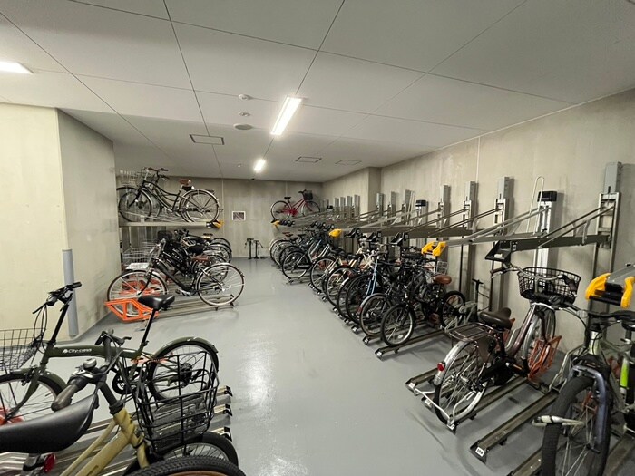 物件外観写真4　(駐輪場)