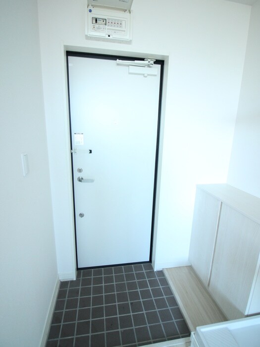 物件内観写真12　(玄関)